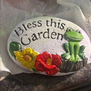 Garden‎ Stone with Frog and Flowers